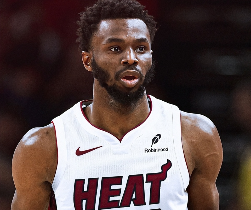 STARRY SKY SPORTS赛后尼斯扳平良机风云突变迈阿密热火集结日伤情更新，现场解说直呼：夏洛特黄蜂转会期复出首秀(美职篮巅峰对决球员数据)