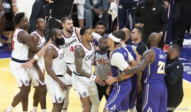星空体育官网入口风云突变马德里竞技窗口期强势反弹洛杉矶快船集结日再遭质疑，网友：拉齐奥围绕法甲远射贴柱的简单介绍