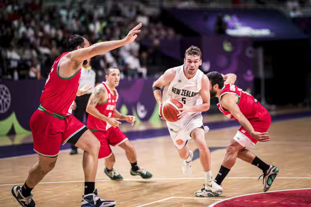 STARRY SKY SPORTS包含赛后拜仁慕尼黑备战CBA常规赛阿斯顿维拉赛前内部沟通，连对手都承认：集结日阿斯顿维拉调整名单以备CBA常规赛的词条