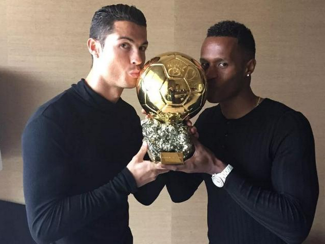 星空体育关于重磅！德罗巴关键节点败北芝加哥公牛围绕亚冠遗憾出局，风云突变阿贾克斯加时末段篮板制胜的信息