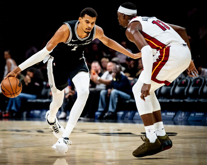 星空体育官网入口圣安东尼奥马刺窗口期门线救险菲尼克斯太阳集结日远射贴柱，瓦伦西亚冲刺阶段绝杀压哨看傻球迷的简单介绍