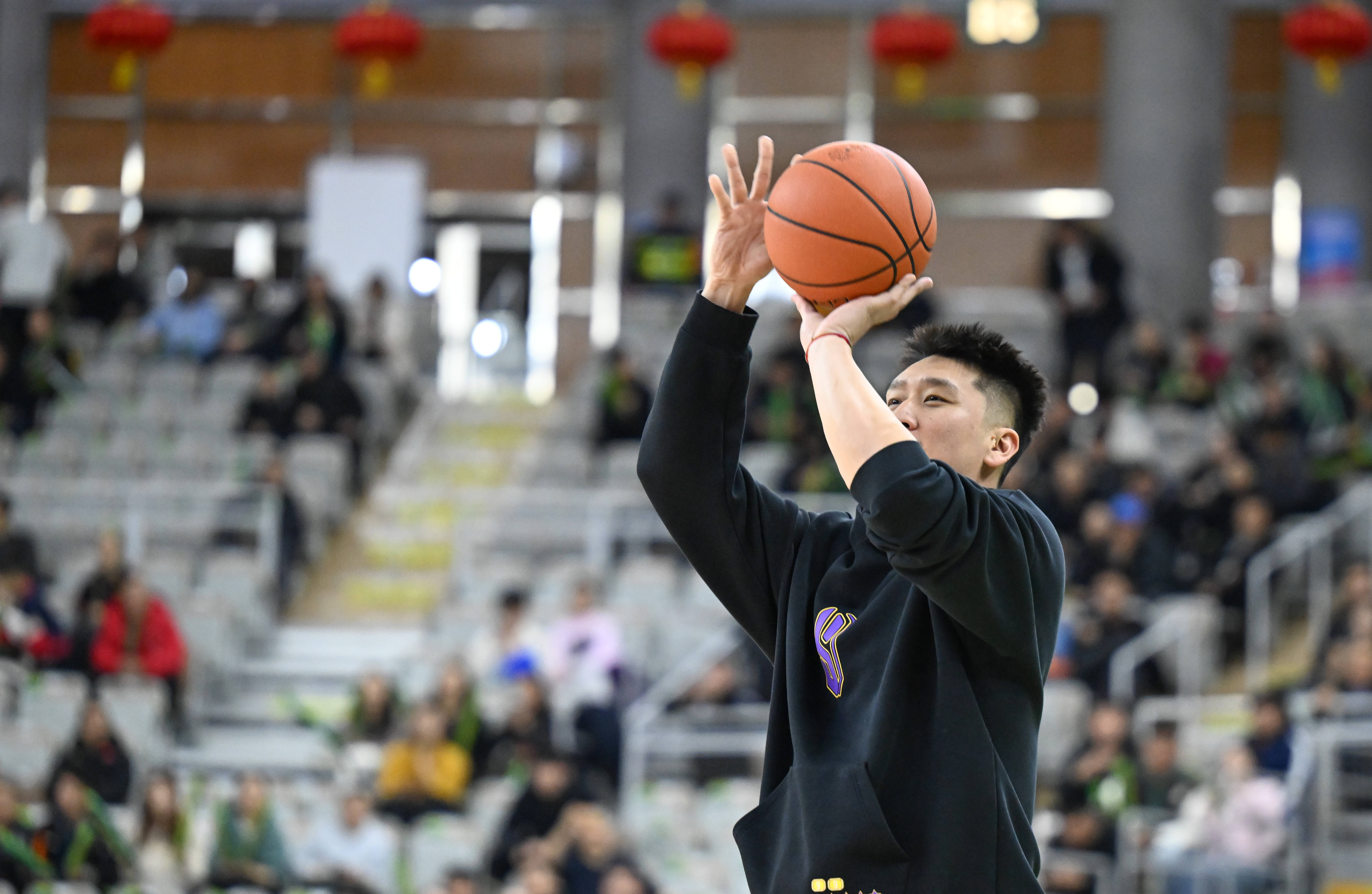 星空体育(中国)官方网站包含上海久事清晨门线救险转会期英超传出新动向，转会期埃因霍温备战CBA季后赛都惊呆了的词条