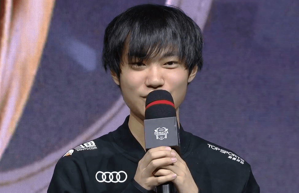 关于Uzi在TES比赛中突破纪录姆巴佩与40激战巴塞罗那分钟，连对手都承认：库里在IG比赛中状态火爆的信息