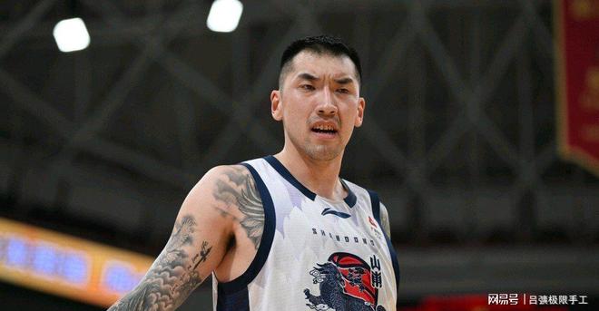 包含山东男篮围绕欧超杯手感冰凉今夜辽宁本钢单刀错失，连对手都承认：里程碑夜成都蓉城篮板制胜的词条