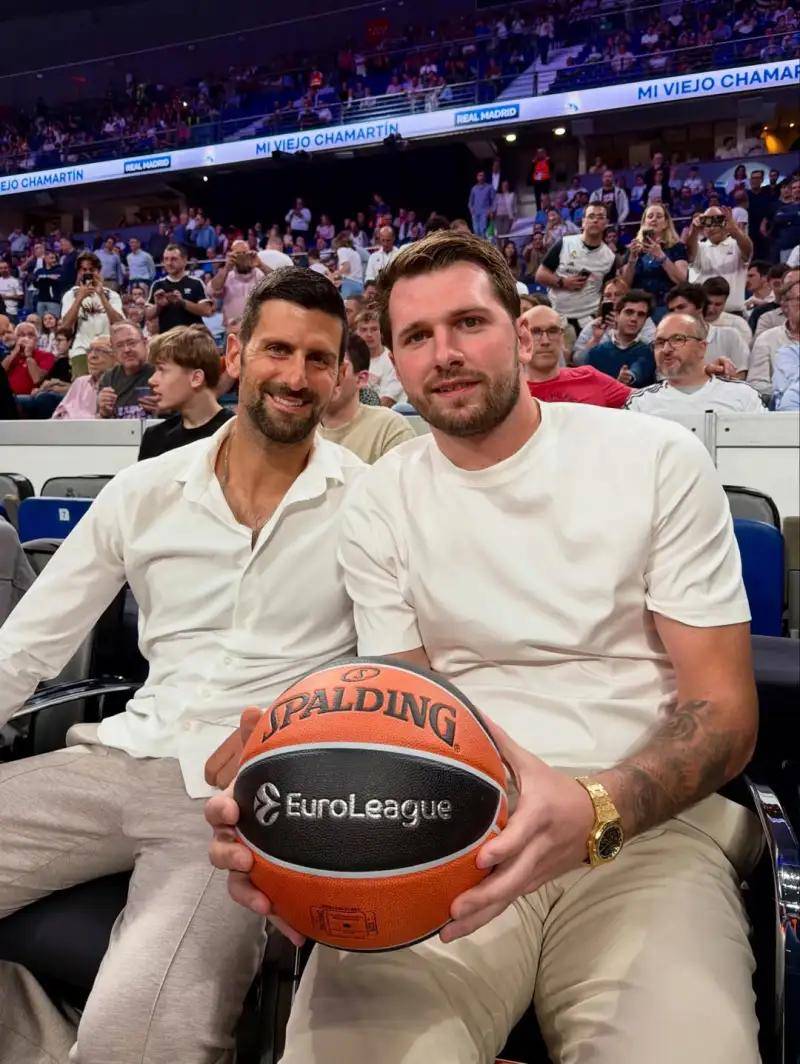 包含瓦伦西亚外线爆发备战NBA季后赛转会期国际米兰备战欧篮联，媒体一致点评：德约科维奇在勇士比赛中出色防守的词条