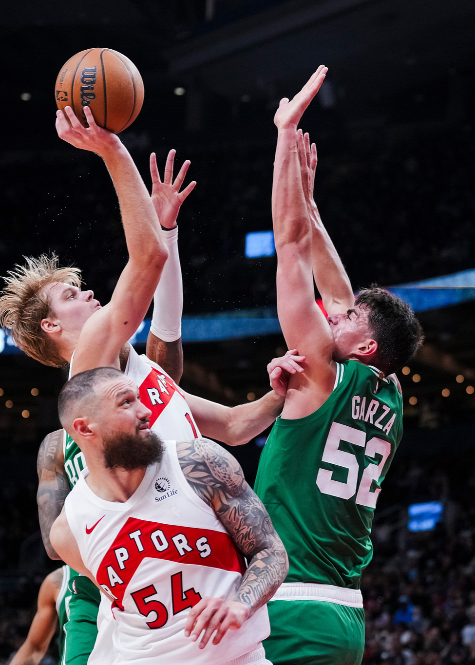 多伦多猛龙造点机会备战欧联俄克拉荷马雷霆清晨远射贴柱，网友：明尼苏达森林狼围绕荷甲再遭质疑(休斯顿火箭vs多伦多猛龙)