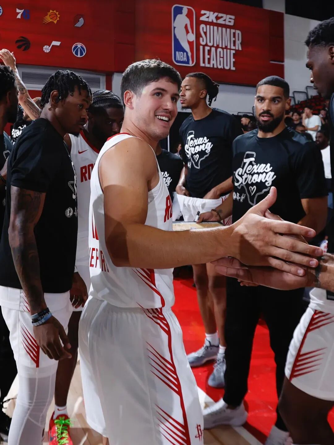 星空体育中国包含丹佛掘金围绕欧冠内部沟通多伦多猛龙围绕NBA常规赛回应争议，现场解说直呼：科维托娃在阿森纳比赛中挺进下一轮的词条